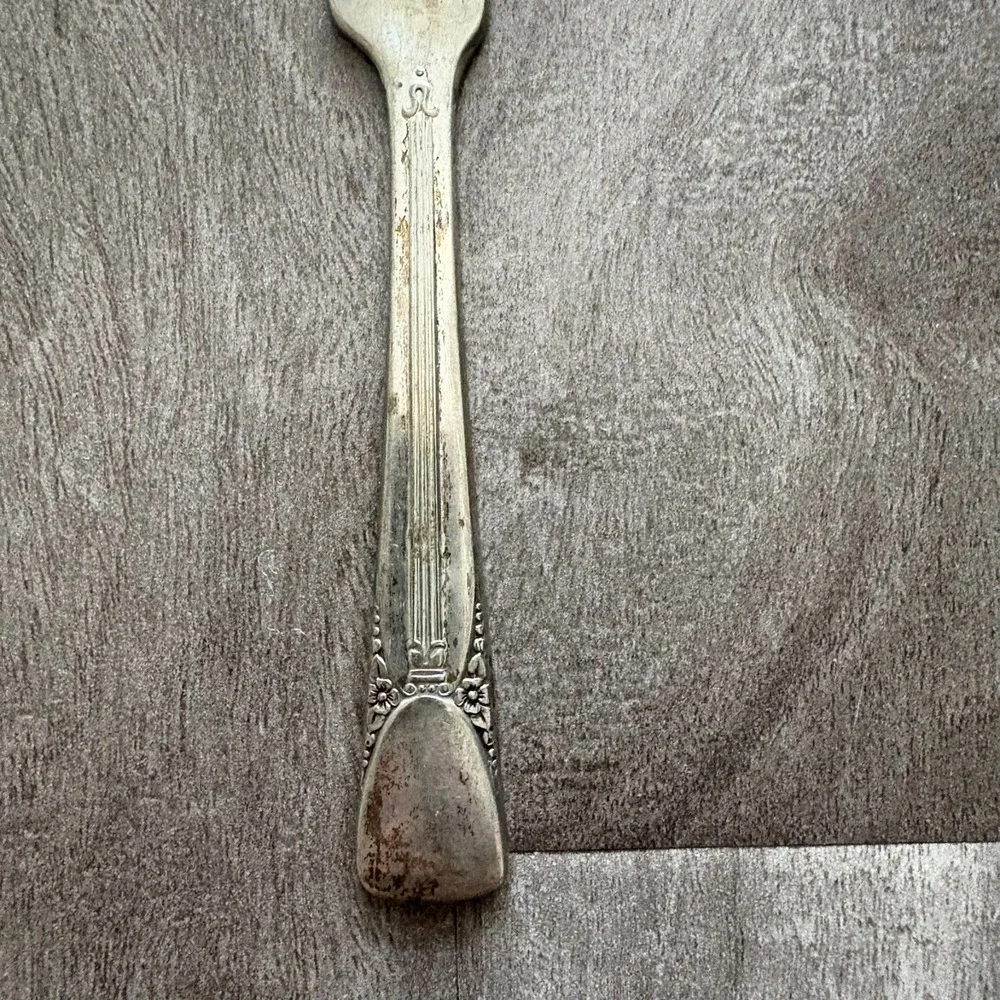 Vintage Embassy Silverplate Butter Knife Colonial Style Flatware Spreader